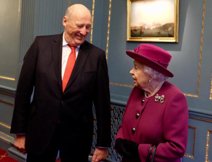 Dronning Elizabeth og Kong Harald er begge beskyttere av the Anglo-Norse Society. Foto: The Royal Court, UK